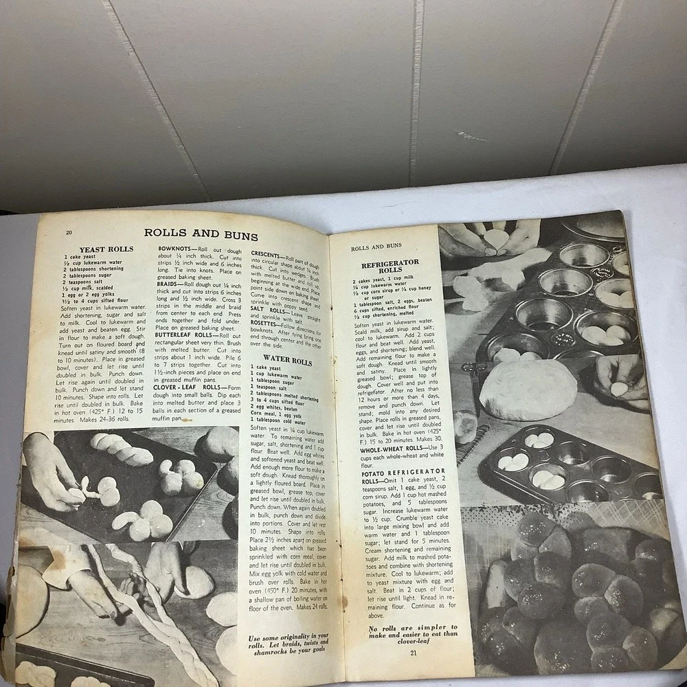 Sunbeam‎ Mixmaster Recipes: 250 Breads, Biscuits, Rolls